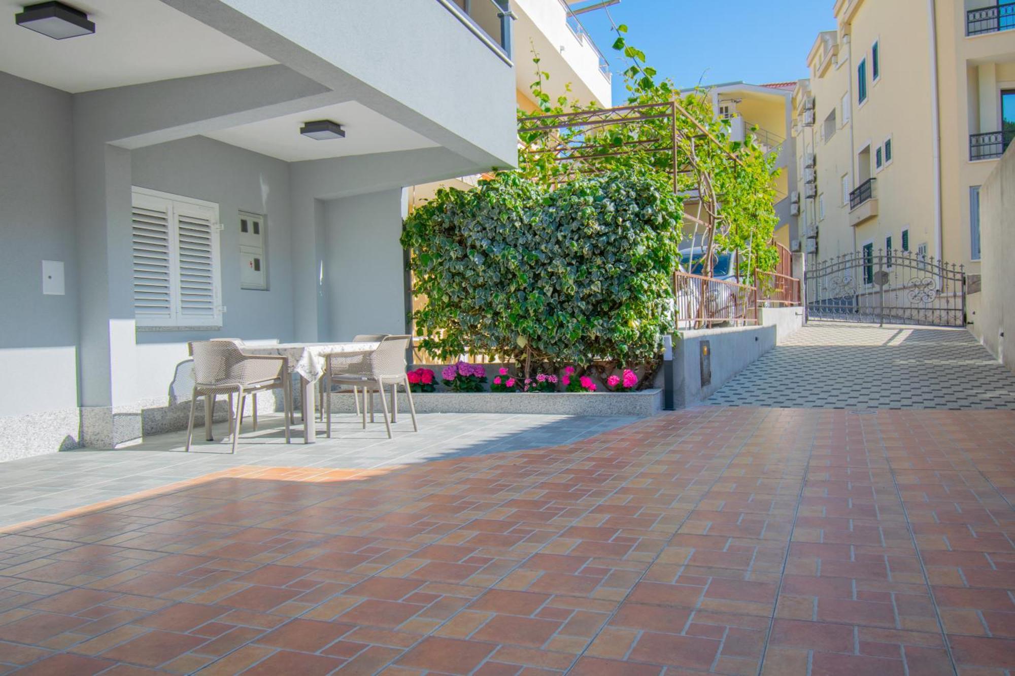 Apartments Hudovernik Башка-Вода Экстерьер фото