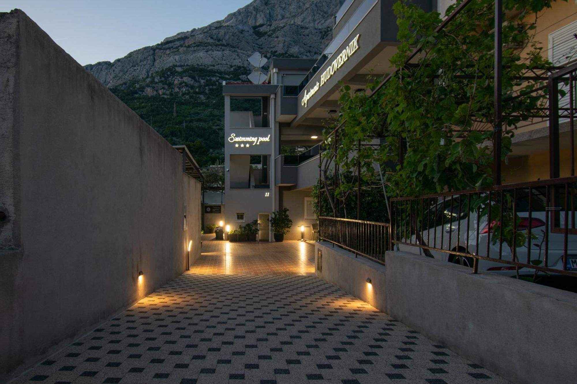 Apartments Hudovernik Башка-Вода Экстерьер фото