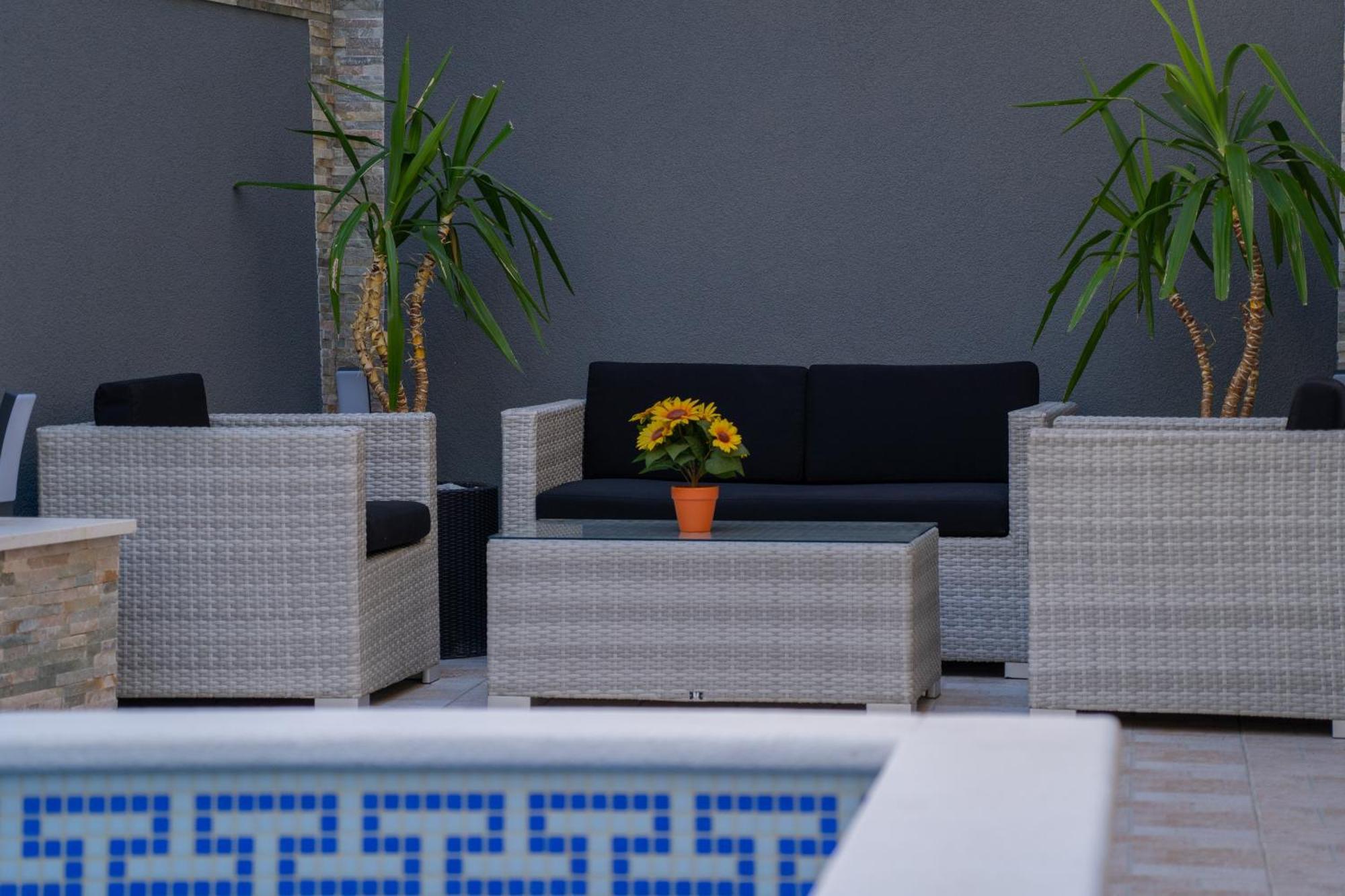 Apartments Hudovernik Башка-Вода Экстерьер фото