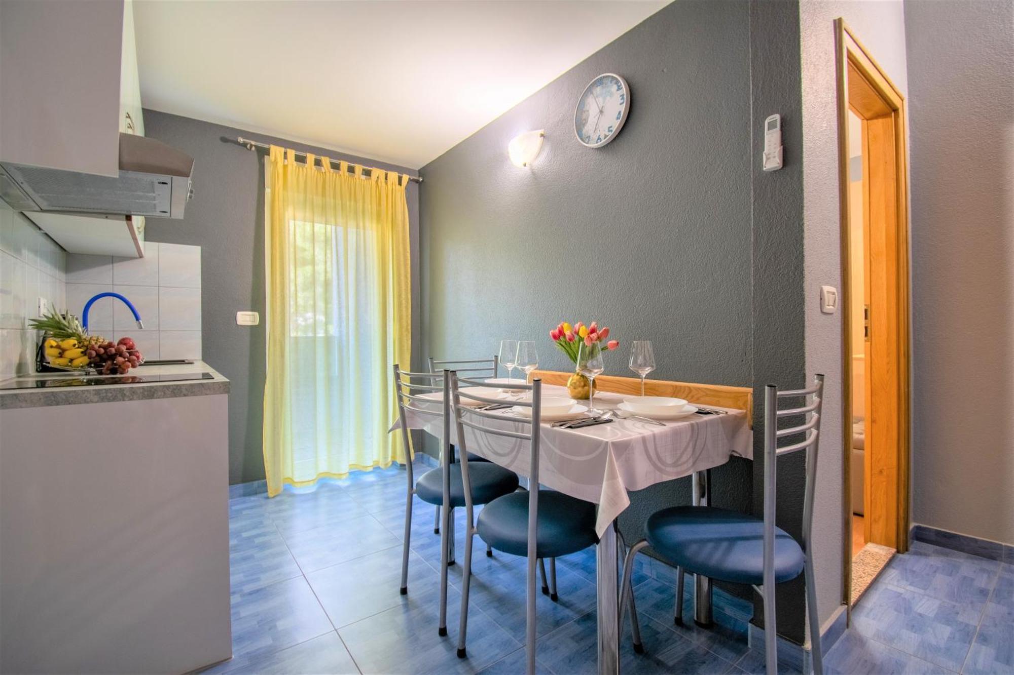 Apartments Hudovernik Башка-Вода Экстерьер фото